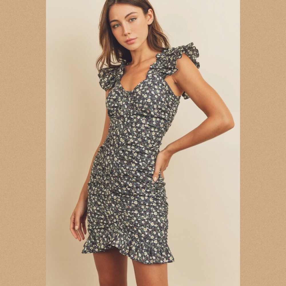 NWT Floral print ruched mini